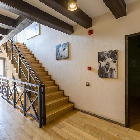 Maggie'S Ranch Hotel Rîşnov Екстериор снимка