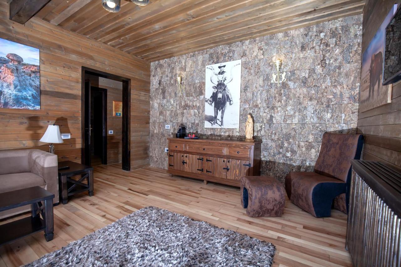 Maggie'S Ranch Hotel Rîşnov Екстериор снимка