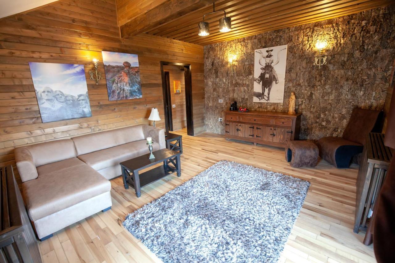 Maggie'S Ranch Hotel Rîşnov Екстериор снимка
