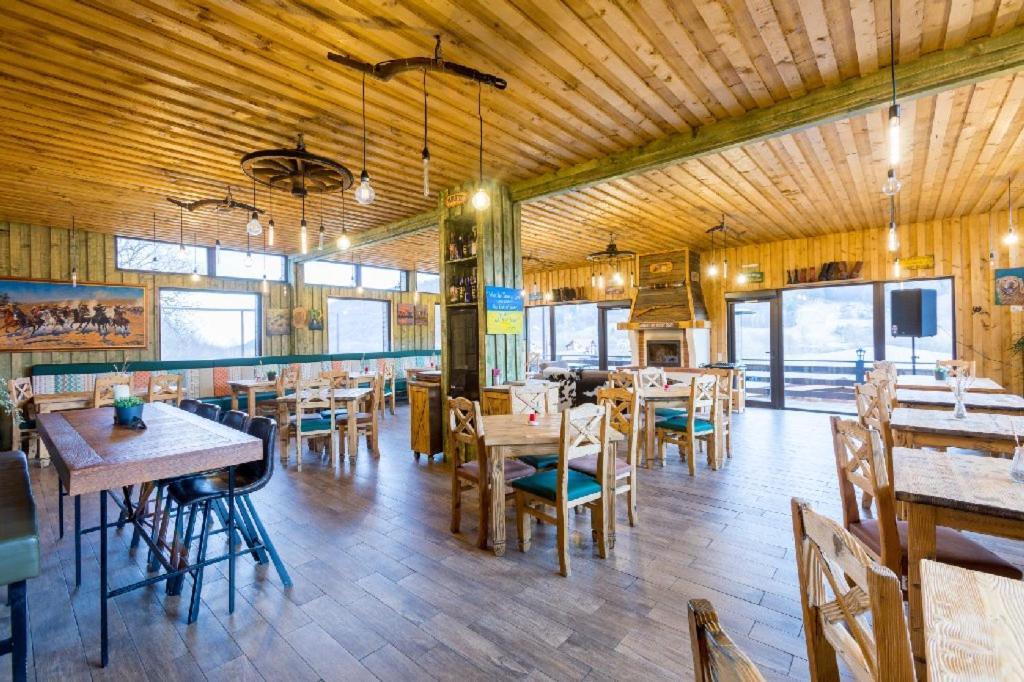 Maggie'S Ranch Hotel Rîşnov Екстериор снимка