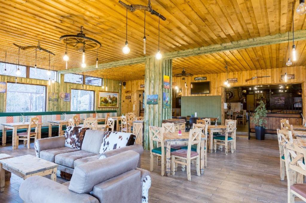 Maggie'S Ranch Hotel Rîşnov Екстериор снимка