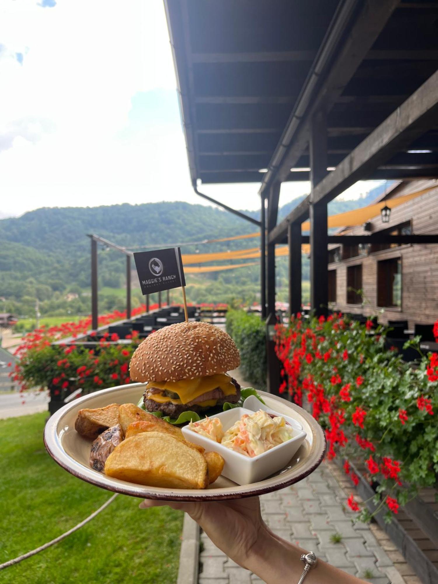Maggie'S Ranch Hotel Rîşnov Екстериор снимка