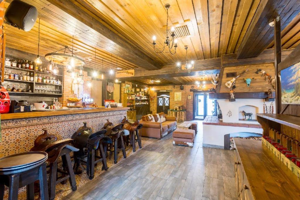Maggie'S Ranch Hotel Rîşnov Екстериор снимка