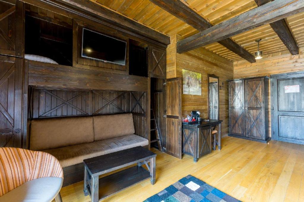 Maggie'S Ranch Hotel Rîşnov Екстериор снимка