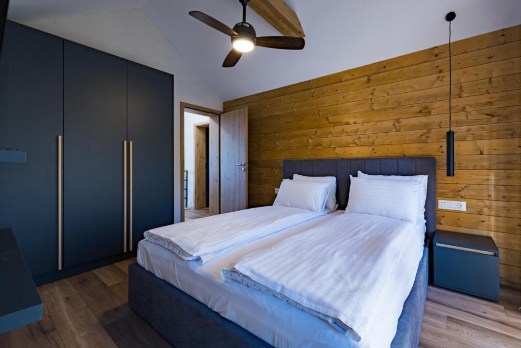 Maggie'S Ranch Hotel Rîşnov Екстериор снимка