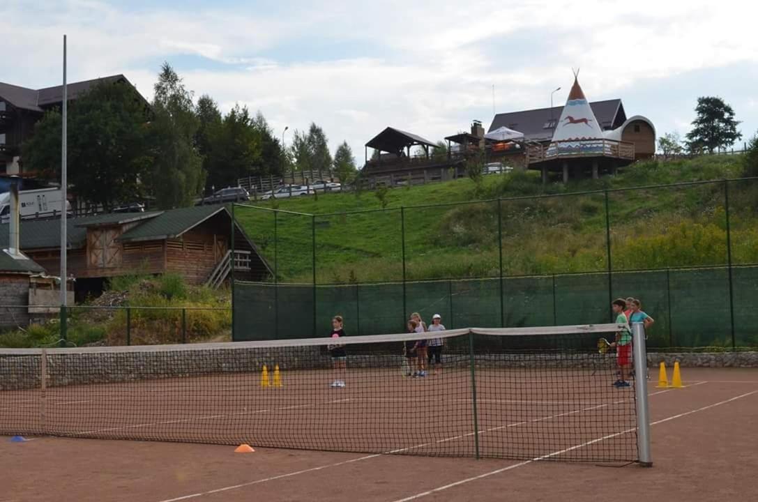 Maggie'S Ranch Hotel Rîşnov Екстериор снимка