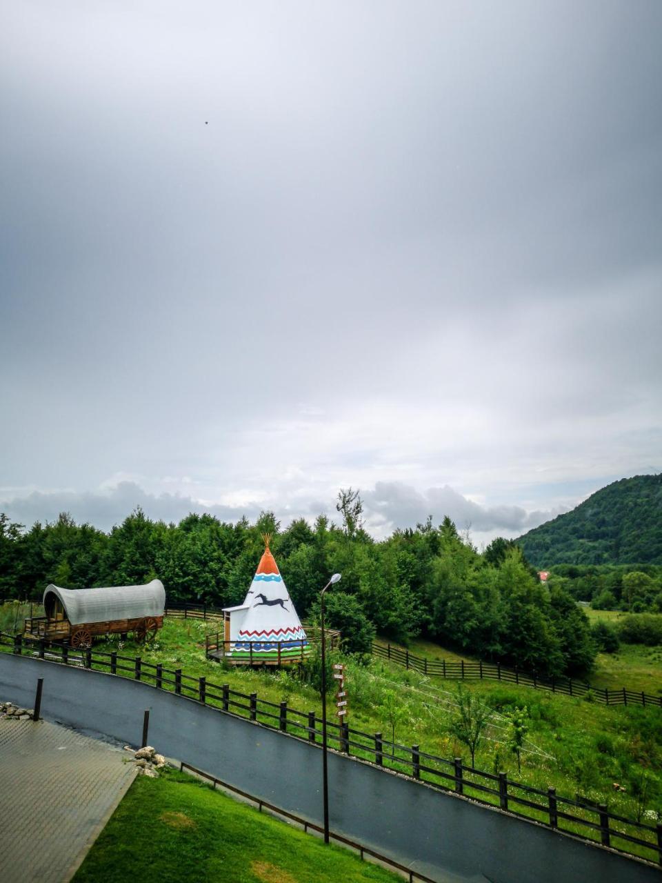 Maggie'S Ranch Hotel Rîşnov Екстериор снимка