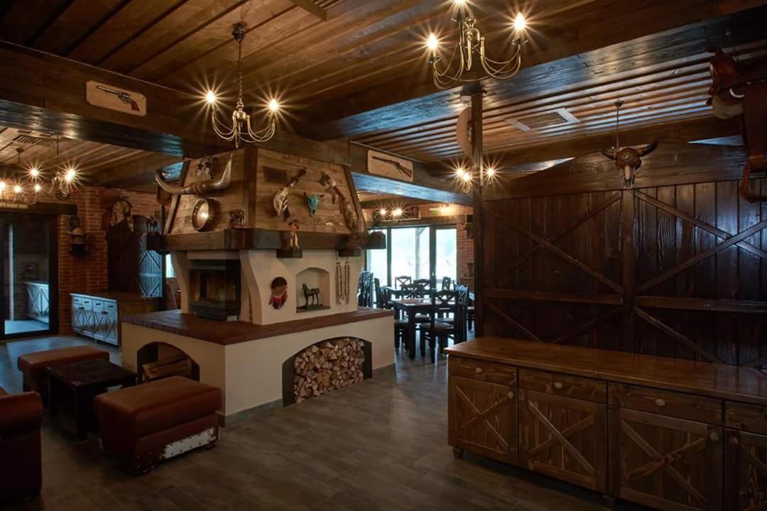 Maggie'S Ranch Hotel Rîşnov Екстериор снимка